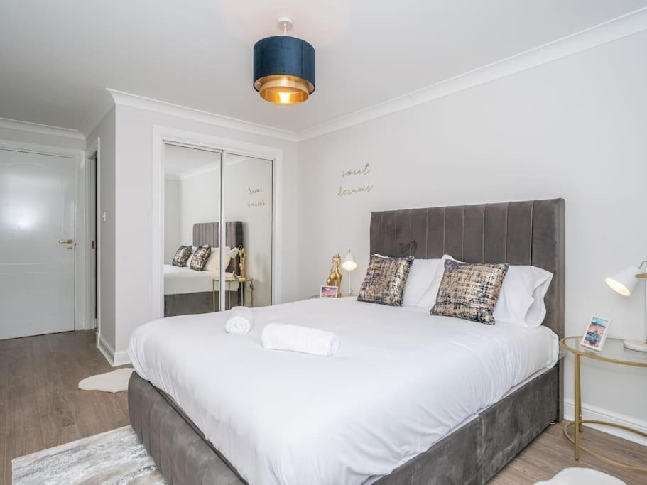 Apartament Luxury 2Bed 2Bath Flat In City Centre- Free Parking! Edynburg Zewnętrze zdjęcie